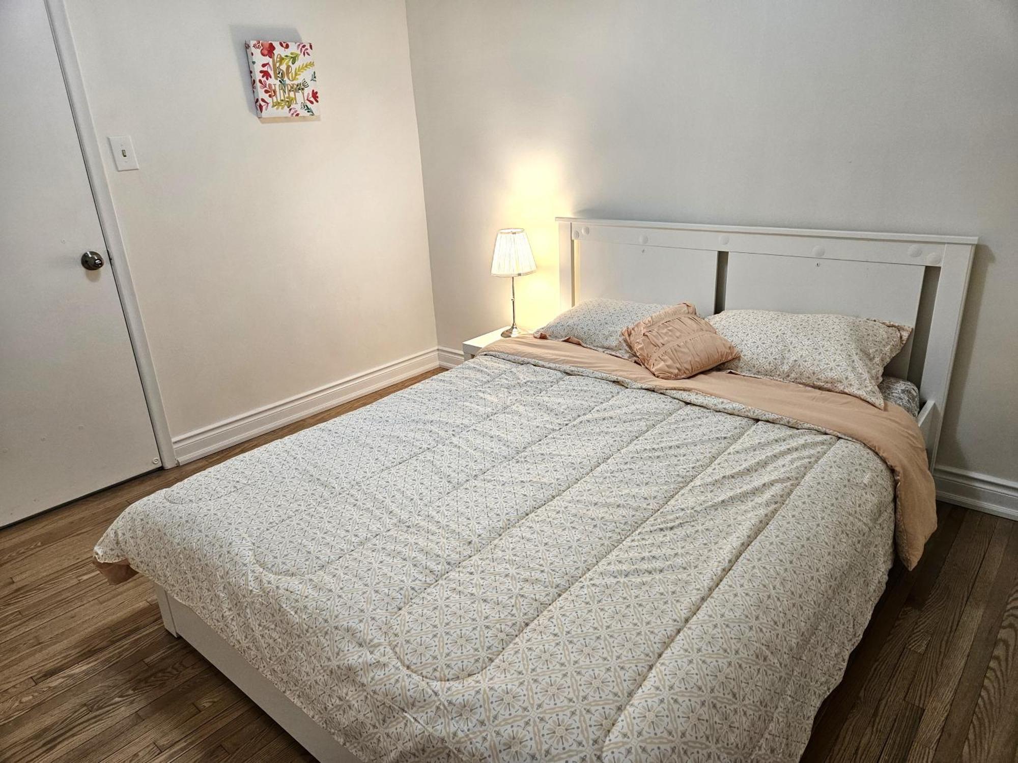 Апартаменты Charming Detached House Near The Airport Миссиссага Экстерьер фото