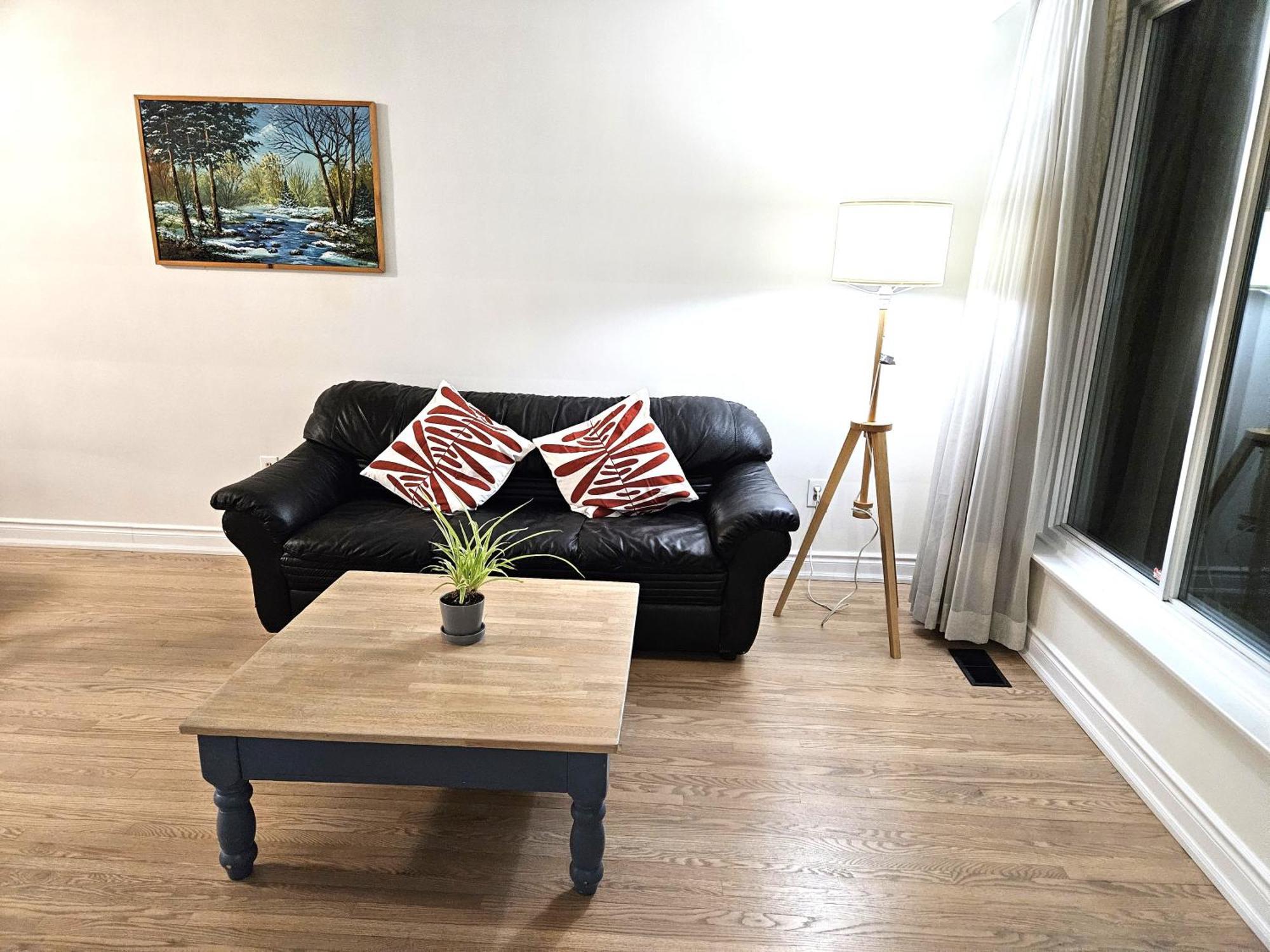 Апартаменты Charming Detached House Near The Airport Миссиссага Экстерьер фото